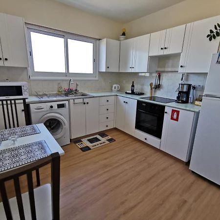 لارنكا Must Stay - Sea & Salt Lake Panoramic View Apt المظهر الخارجي الصورة