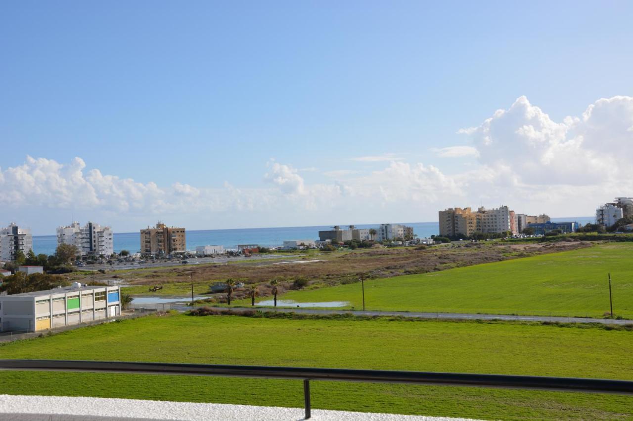 لارنكا Must Stay - Sea & Salt Lake Panoramic View Apt المظهر الخارجي الصورة