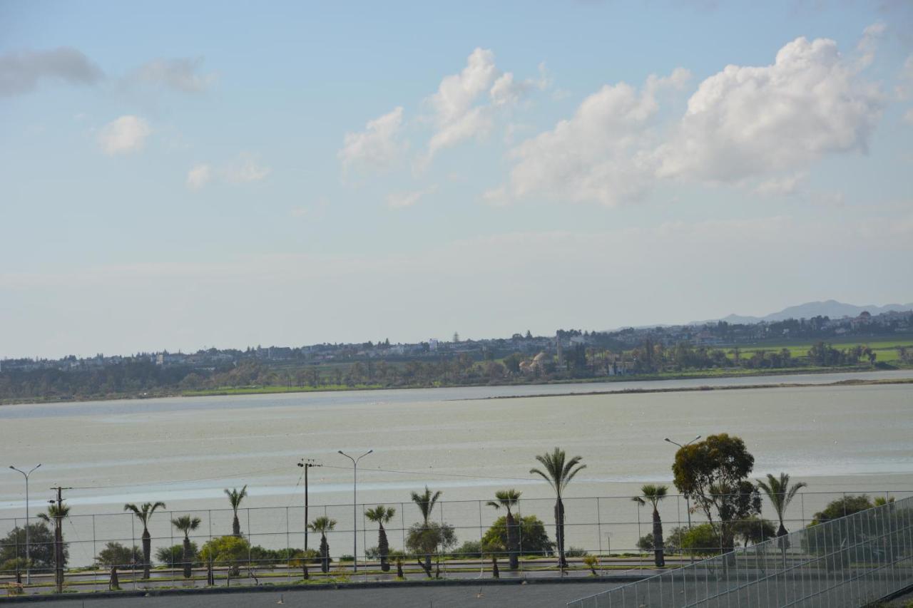 لارنكا Must Stay - Sea & Salt Lake Panoramic View Apt المظهر الخارجي الصورة