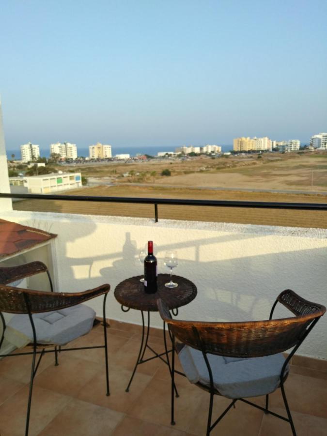 لارنكا Must Stay - Sea & Salt Lake Panoramic View Apt المظهر الخارجي الصورة