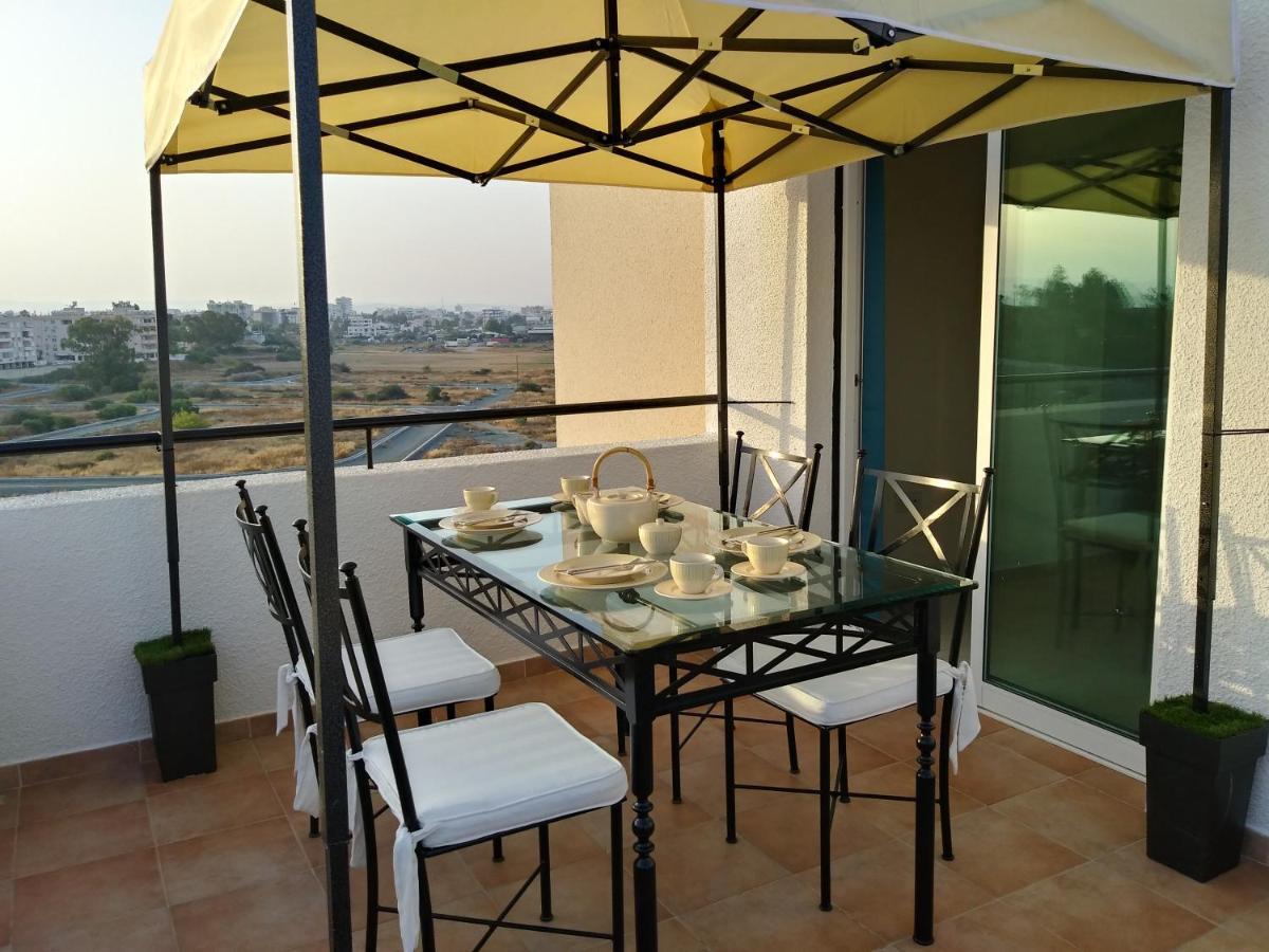 لارنكا Must Stay - Sea & Salt Lake Panoramic View Apt المظهر الخارجي الصورة