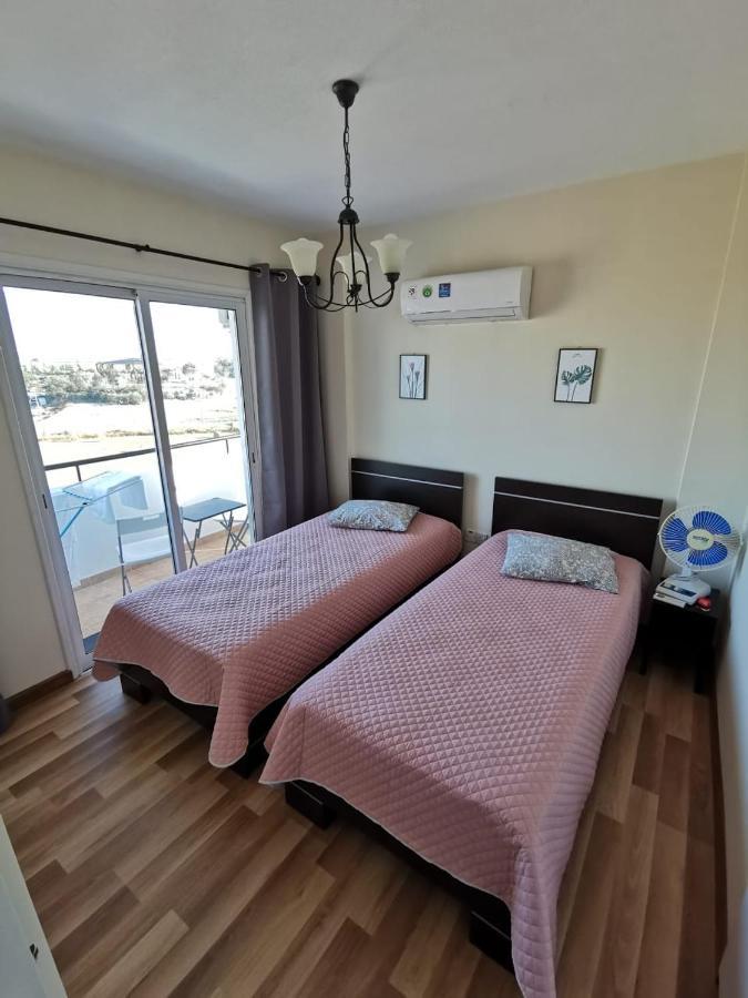 لارنكا Must Stay - Sea & Salt Lake Panoramic View Apt المظهر الخارجي الصورة