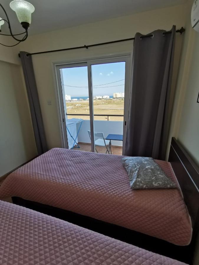 لارنكا Must Stay - Sea & Salt Lake Panoramic View Apt المظهر الخارجي الصورة
