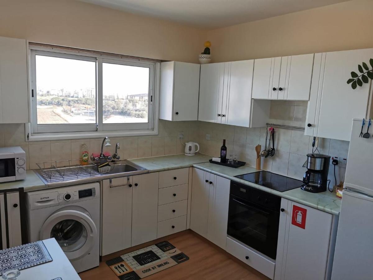 لارنكا Must Stay - Sea & Salt Lake Panoramic View Apt المظهر الخارجي الصورة